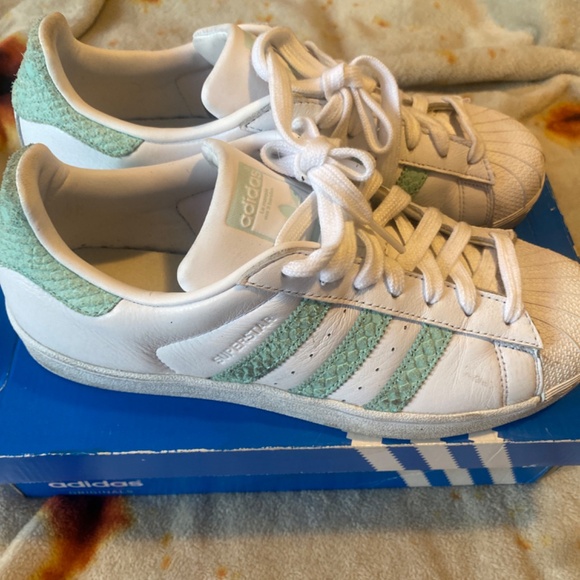 Adidas - Picture 2 of 3